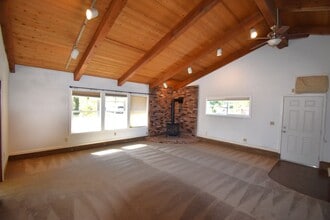 1217 NW Sherwood Pl in Albany, OR - Building Photo - Building Photo