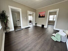 300 Charles St in Waterloo, IA - Building Photo