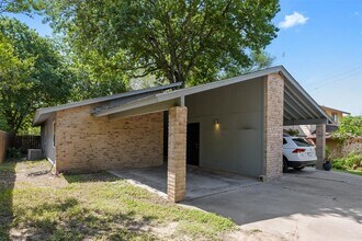 2415 Burleson Ct in Austin, TX - Building Photo - Building Photo