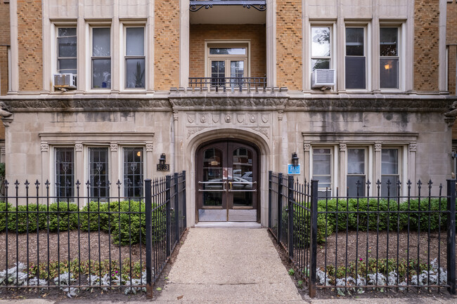 2Sisters Apartments in Chicago, IL - Foto de edificio - Building Photo