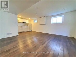 22 Knowles Crescent in Aurora, ON - Building Photo - Building Photo