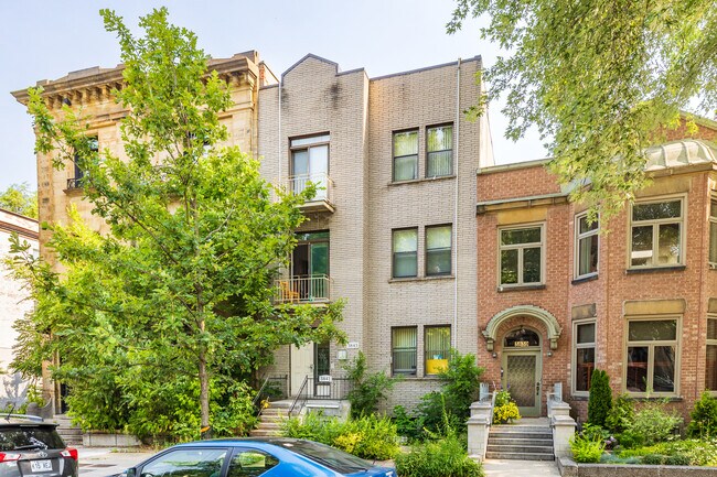3843 Saint-Hubert Rue in Montréal, QC - Building Photo - Primary Photo