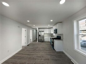 34 Harold St in Providence, RI - Building Photo