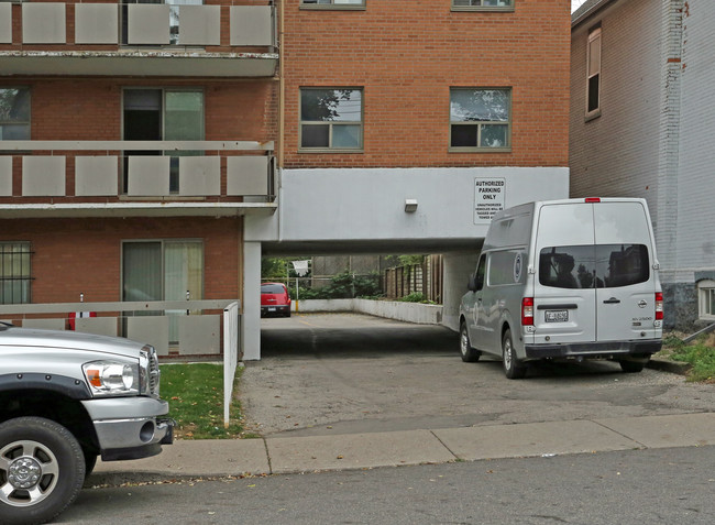 Grant Towers in Hamilton, ON - Building Photo - Building Photo