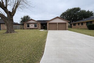 1714 Linwood Dr in Wharton, TX - Building Photo