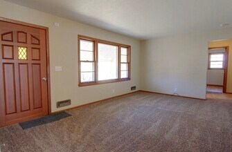 109 Strese Ln in Apple Valley, MN - Building Photo - Building Photo