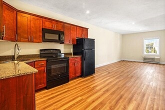 225 W Squantum St in Quincy, MA - Building Photo - Building Photo