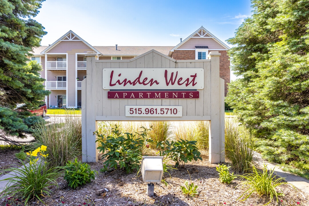 Linden West in Indianola, IA - Foto de edificio