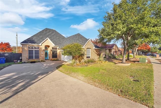 property at 636 Huntington Ln
