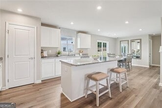 6643 Red Oak Wy in Stone Mountain, GA - Foto de edificio - Building Photo