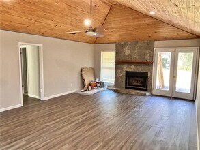 4577 Emerald Dr E in Mobile, AL - Building Photo - Building Photo