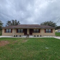 784 Anderson Rd in Groveland, FL - Building Photo
