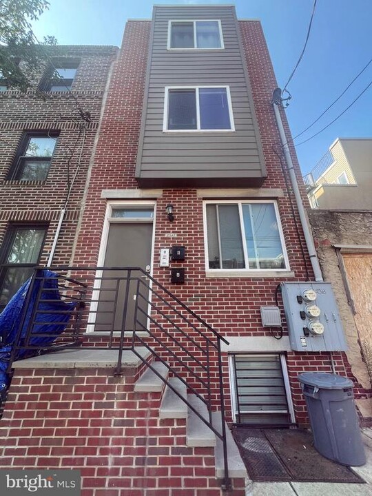 2542 Ellsworth St in Philadelphia, PA - Building Photo