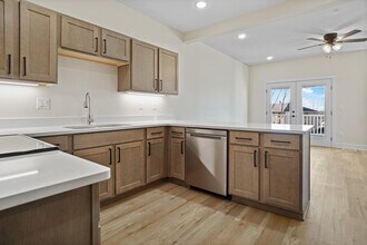 118 Eiche Dr in Slinger, WI - Building Photo - Building Photo