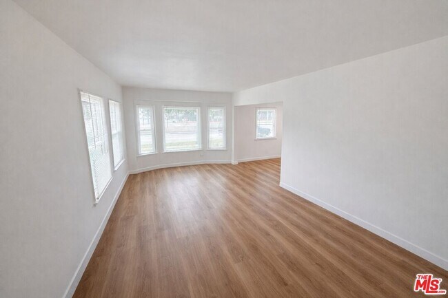 9132 Crenshaw Blvd in Inglewood, CA - Building Photo - Building Photo