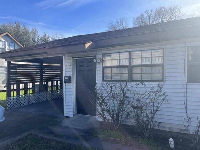 property at 1509 E North St