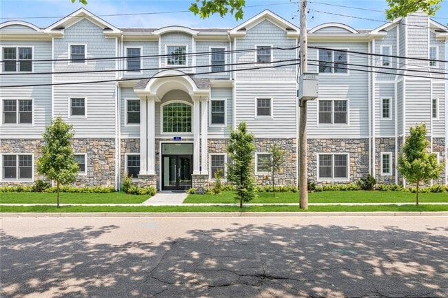 property at 22 Sagamore Hill Dr