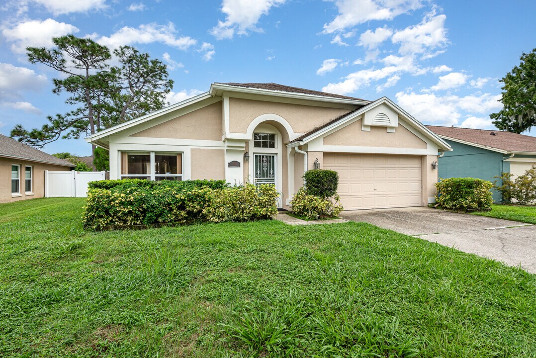 1611 Sand Key Cir in Oviedo, FL - Building Photo