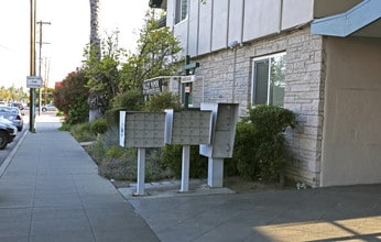 Valley Manor Apartments in San Jose, CA - Building Photo - Building Photo