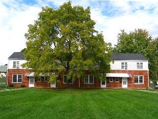 Maple Court, State Court, State Street in Waterloo, ON - Building Photo