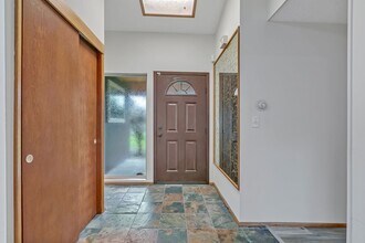 138 S 168th St in Burien, WA - Foto de edificio - Building Photo