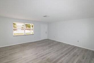 320 Pavonia Rd in Nokomis, FL - Building Photo - Building Photo