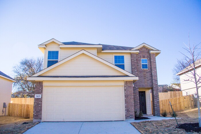 8619 Tesoro Hills in San Antonio, TX - Building Photo