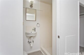931 Hikina Ln in Honolulu, HI - Building Photo - Building Photo