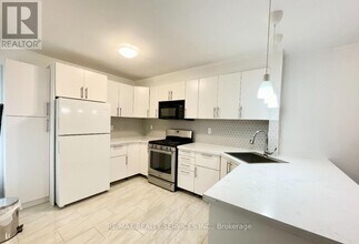 48 Chambers Ct in Brampton, ON - Building Photo - Building Photo