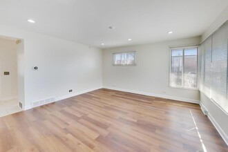 4908 Carol St in Skokie, IL - Foto de edificio - Building Photo