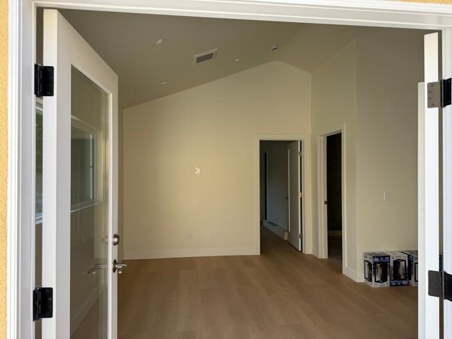 4931 Placidia Ave, Unit 4933 in North Hollywood, CA - Building Photo - Building Photo