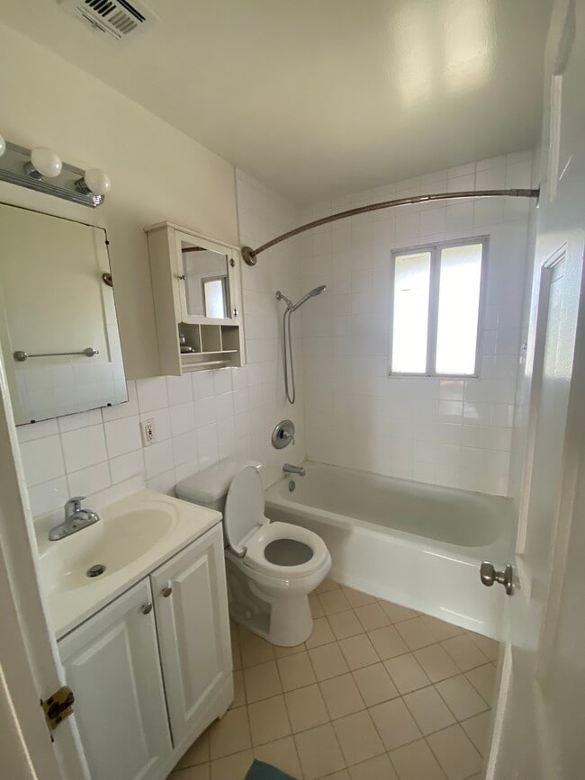 248 Mockingbird Ln, Unit 4 in South Pasadena, CA - Foto de edificio - Building Photo