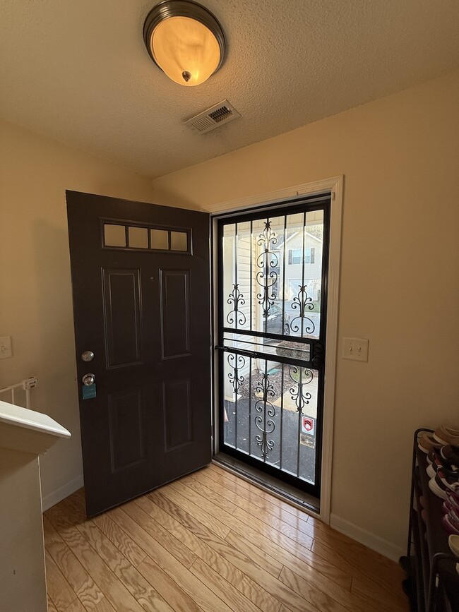 405 Hidden Brook Ln in Greensboro, NC - Building Photo - Building Photo