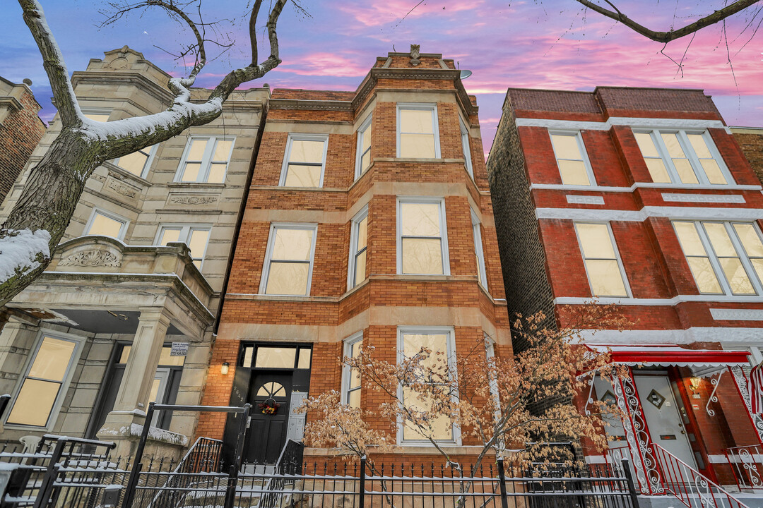 2642 W Potomac Ave in Chicago, IL - Foto de edificio