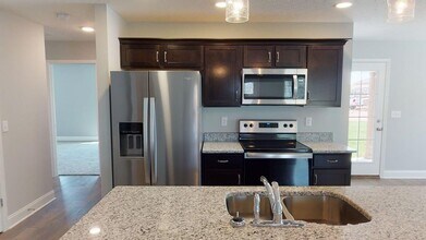 2010 Spring Lakes Cir in Bowling Green, KY - Building Photo - Building Photo