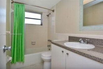 2101 NE 68th St, Unit 103 in Fort Lauderdale, FL - Building Photo - Building Photo