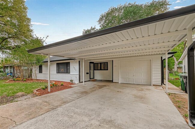 1905 Coulcrest Dr in Houston, TX - Building Photo - Building Photo