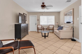 2109 NE 26th St in Wilton Manors, FL - Building Photo - Building Photo