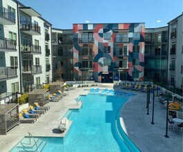 University Hill Apartments in Durham, NC - Foto de edificio - Building Photo