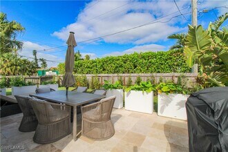 801 99th Ave N in Naples, FL - Building Photo - Building Photo