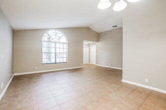 575 NW 38th Ave in Deerfield Beach, FL - Foto de edificio - Building Photo