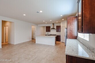 16701 W Whispering Wind Dr in Surprise, AZ - Building Photo - Building Photo