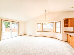 4619 200th St NE in Arlington, WA - Foto de edificio - Building Photo