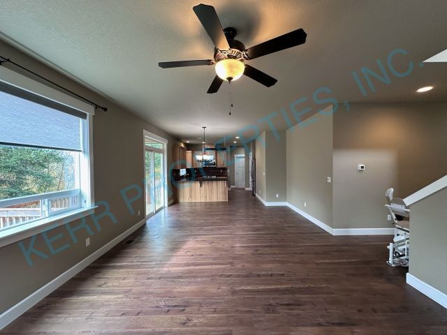 1775 NE Currin Creek Dr in Estacada, OR - Foto de edificio - Building Photo