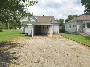 703 W 4th St in Pittsburg, KS - Building Photo - Building Photo