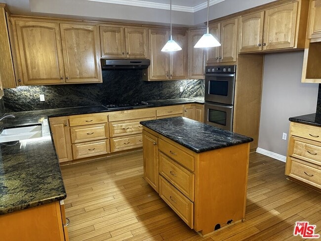 property at 5560 Buffalo Ave