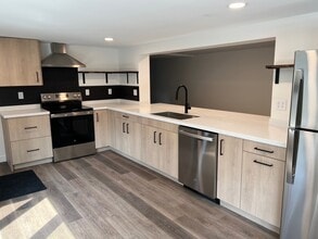 207 6th St, Unit Unit C in Proctor, MN - Building Photo - Building Photo