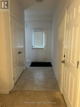 24 Dewberry Dr in Kitchener, ON - Building Photo - Building Photo