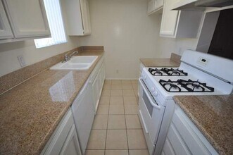 5340 Whitsett Ave in Los Angeles, CA - Building Photo - Building Photo