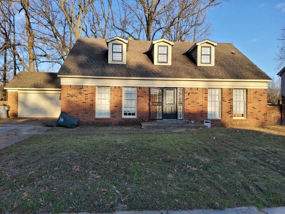 4976 Gardenwood Dr in Memphis, TN - Building Photo